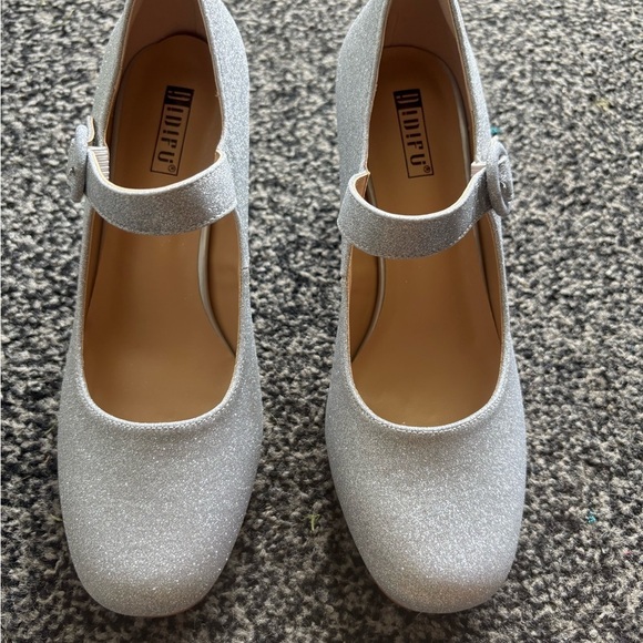 NEW-Low Kitten Heels - Picture 3 of 12